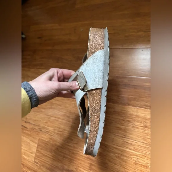 BIRKENSTOCK Gizeh Washed Metallic Silver Leather Sandals Women's Sz. 38 - Picture 3 of 5